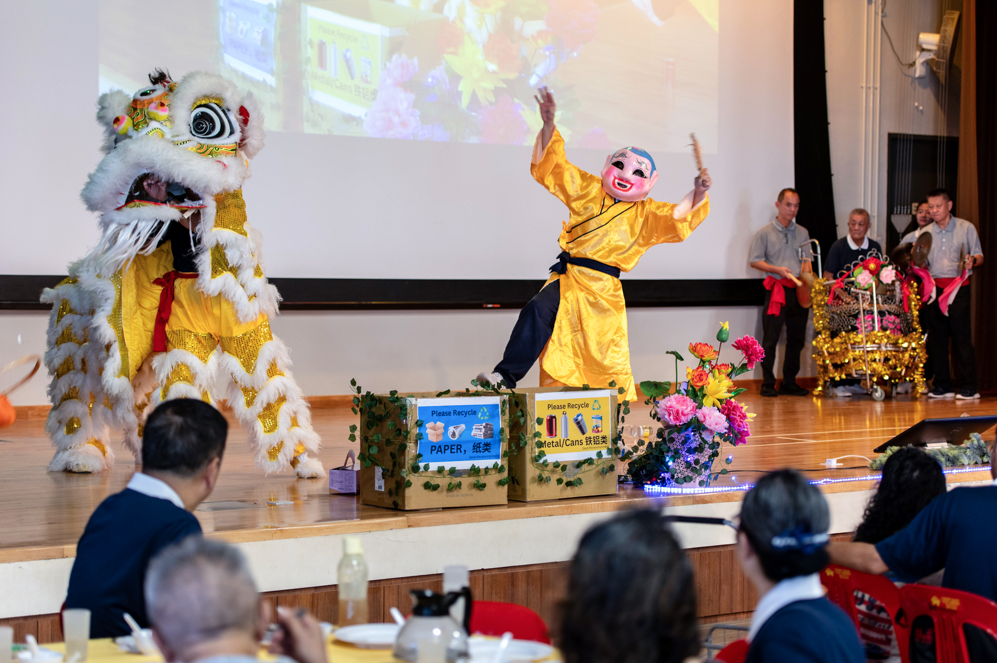 Through a skit performance featuring the lion dance and big-head dolls, environmental messages were conveyed in an engaging way. (Photo by Bong Kian Hin) 